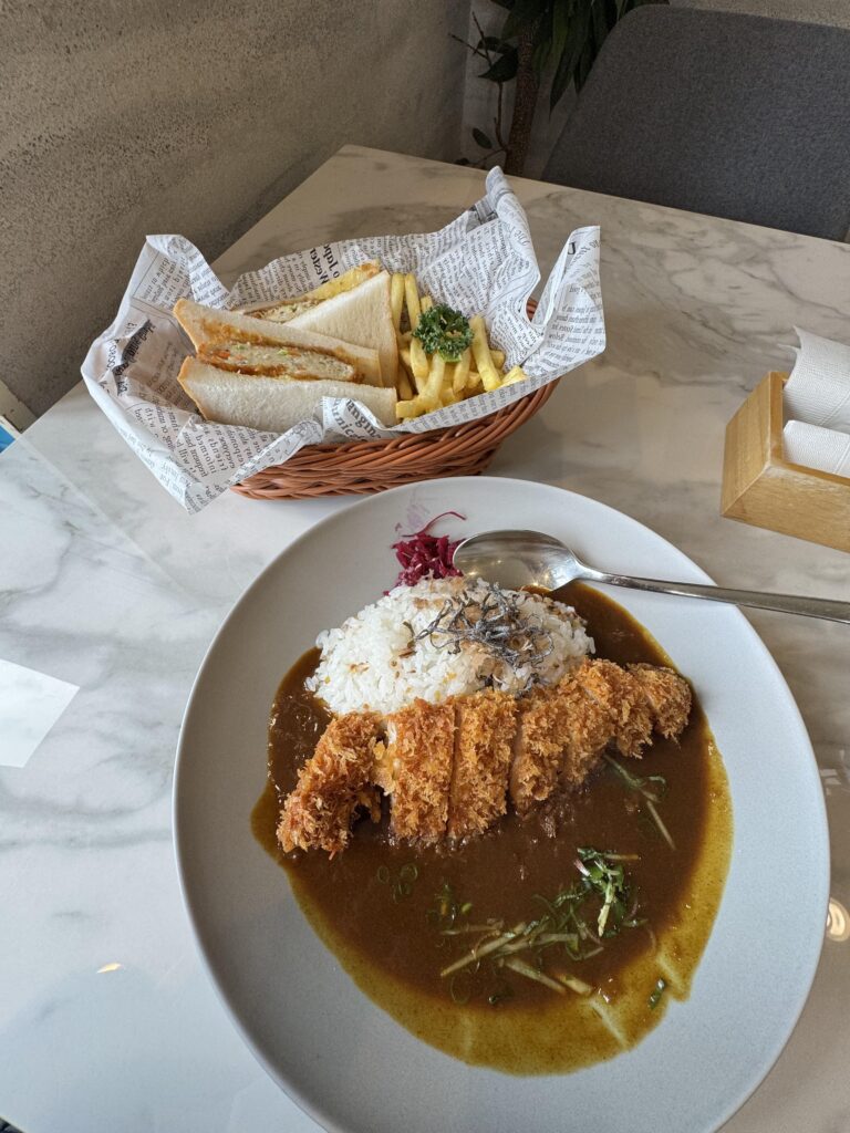 カツカレーとカツサンドのセット