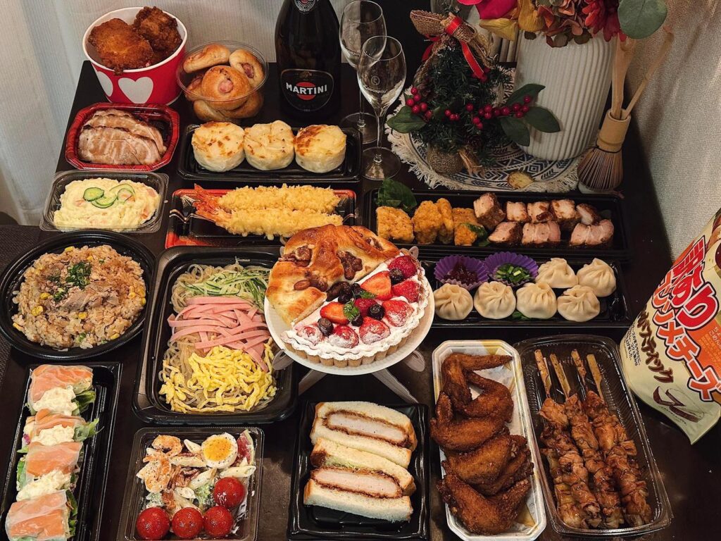 豪華なクリスマスの料理が並ぶテーブル