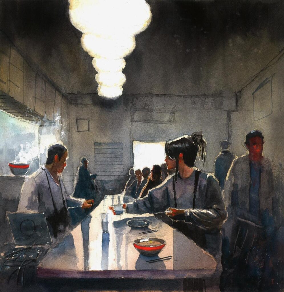 大きな照明の下で賑わうラーメン屋